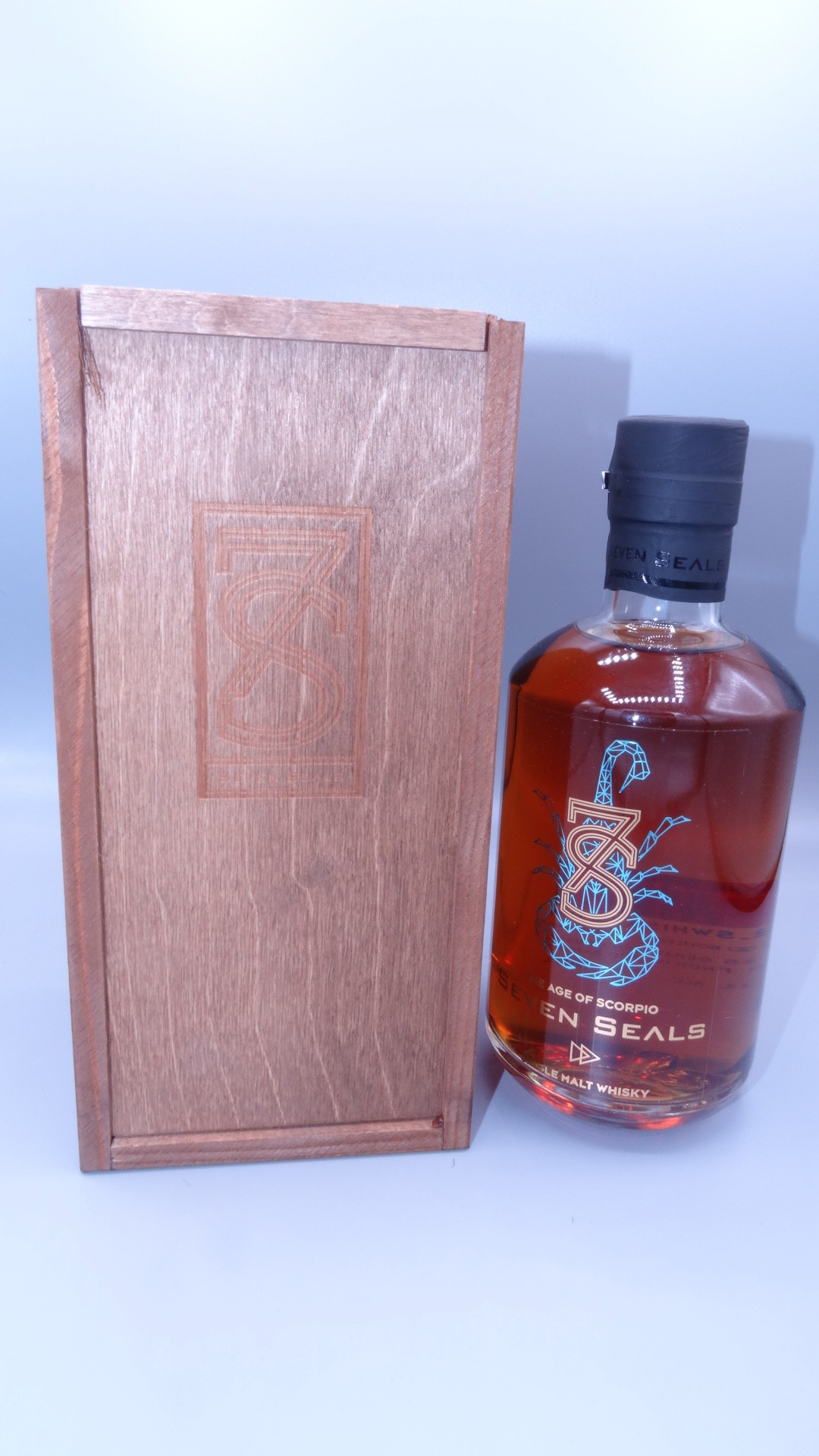 Seven Seals Whisky - THE AGE OF SCORPIO (0,5l Flasche in Holzkiste) 49,7% - Skorpion -vol